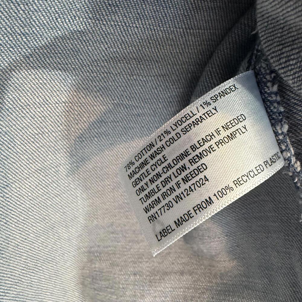 Universal Thread Chambray Denim Button Down Shirt… - image 3